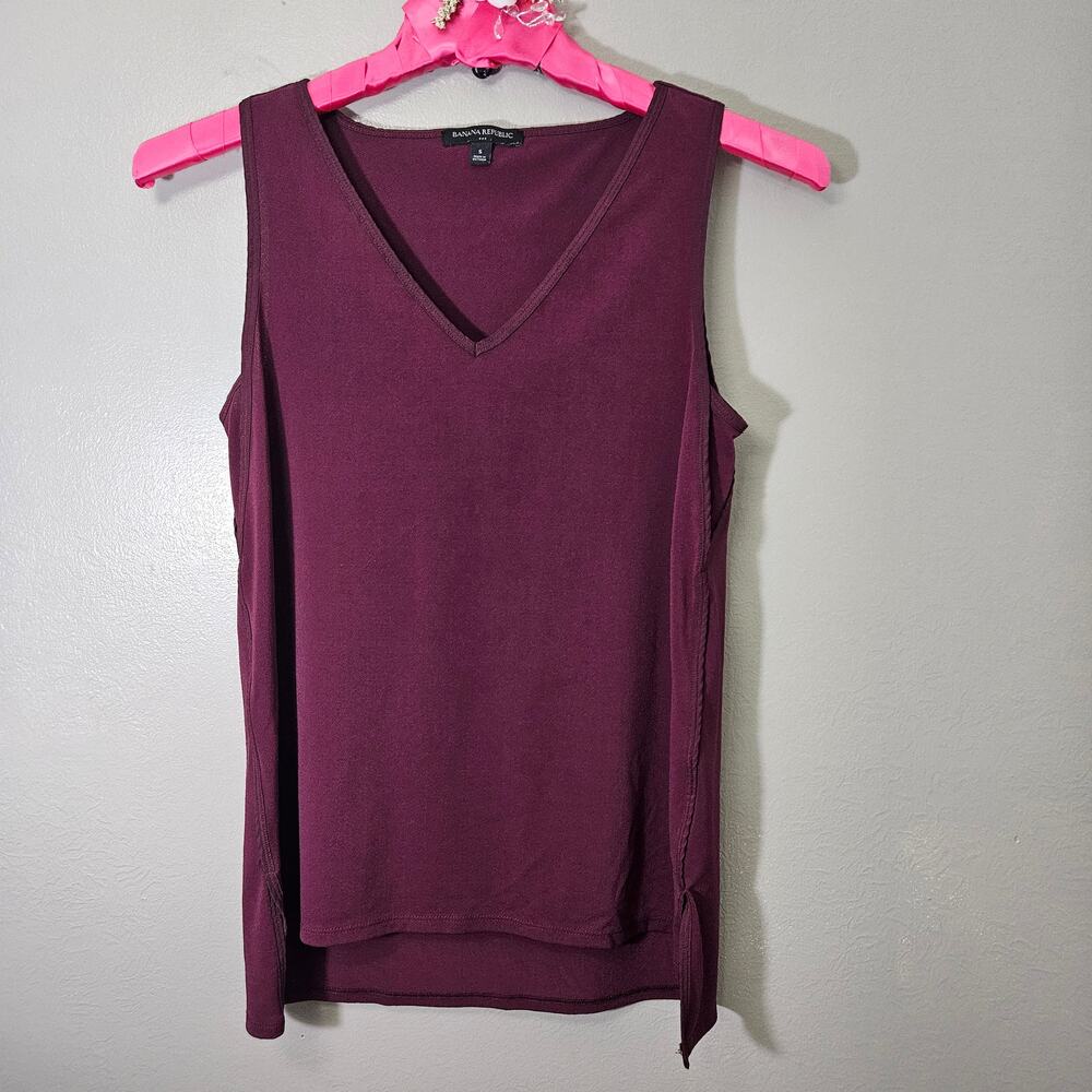 Banana Republic Plum V-Neck Sleeveless Top S Minimalist QuietLuxury Capsule